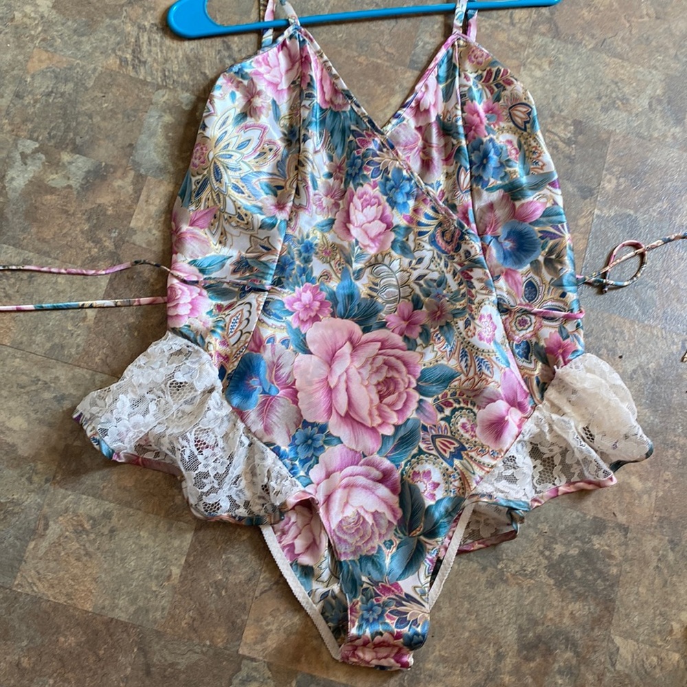 Vintage Victorias Secret Gold Tag floral bodysuit with lace accents, snap crotch